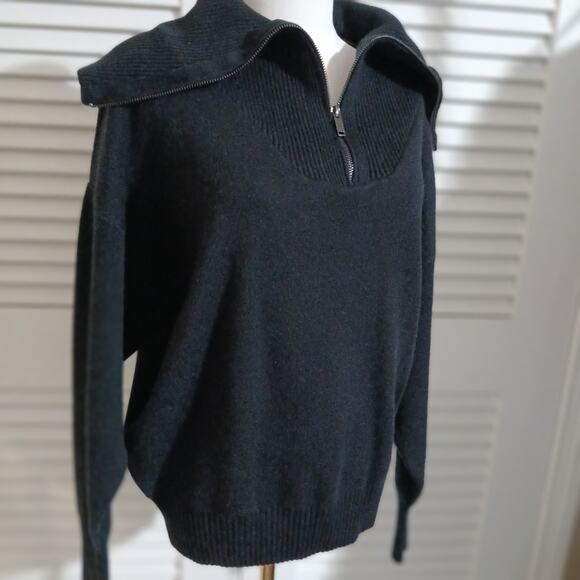 NWT Tahari Women's Medium Black Long-Sleeved Zip-Cowl-Neck Heavyweight Shirt - Picture 4 of 15